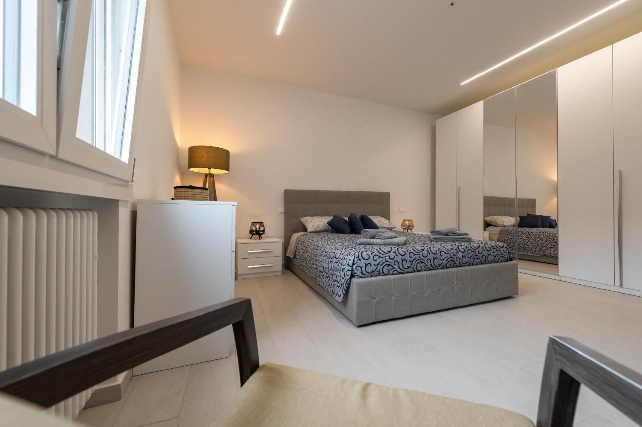 Obsidian -Centro- Wifi + Free Parking Appartement Ravenna Buitenkant foto